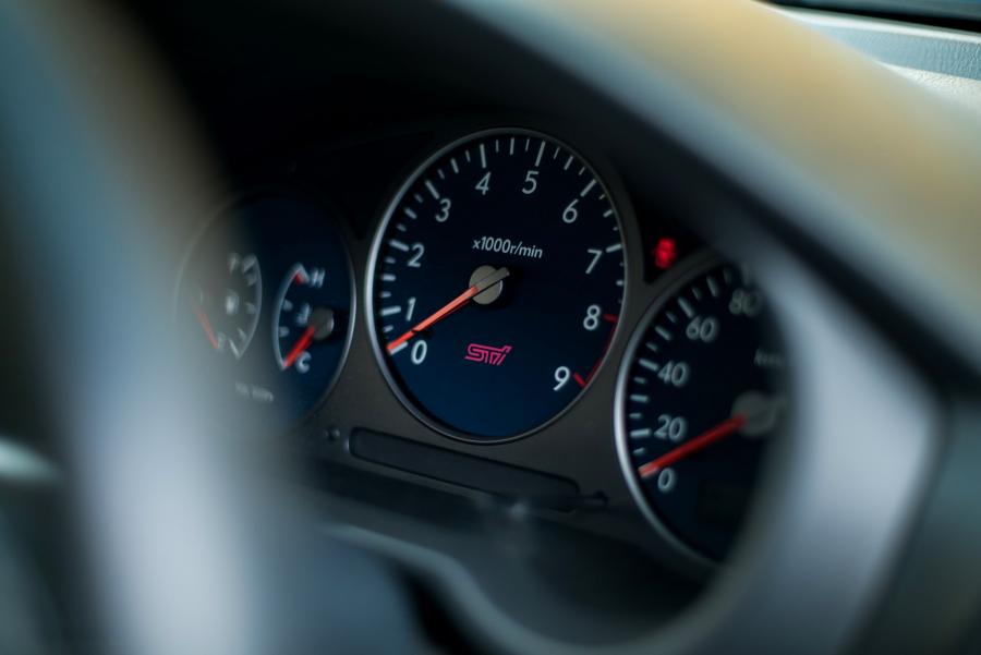 Панель приборов Subaru Impreza STI S202 2002 года  (фото 2 из 10)